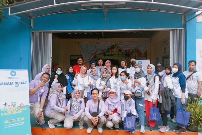 SENAM SEHAT DAN SOSIALISASI KESEHATAN SEBAGAI BENTUK PENGABDIAN KEPADA MASYARAKAT