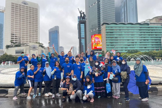 Tenaga Teknis Kefarmasian DKI Jakarta Melakukan Jalan Sehat di bundaran HI