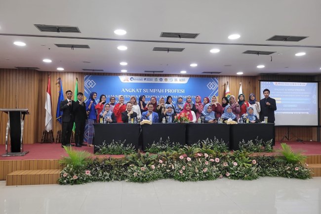 ANGKAT SUMPAH PROFESI STUDI ANALIS FARMASI DAN MAKANAN (ANAFARMA) UNIVERSITAS MH. THAMRIN