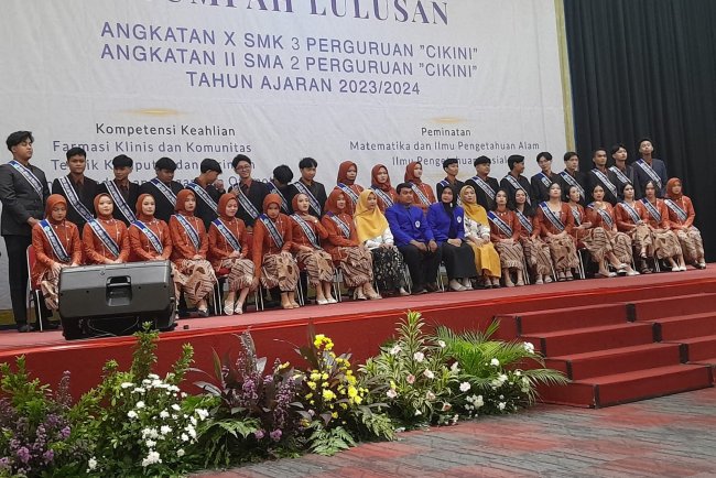 Pelantikan dan Pengambilan Sumpah Lulusan SMK Farmasi Perguruan Cikini