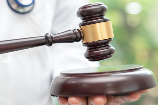 Memahami Perlindungan Hukum bagi Tenaga Kesehatan: Implikasi UU Kesehatan dan PP 28 Tahun 2024