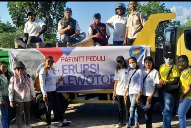 Aksi Nyata PAFI NTT Kepada Korban Erupsi Gunung Lewotobi Laki-laki