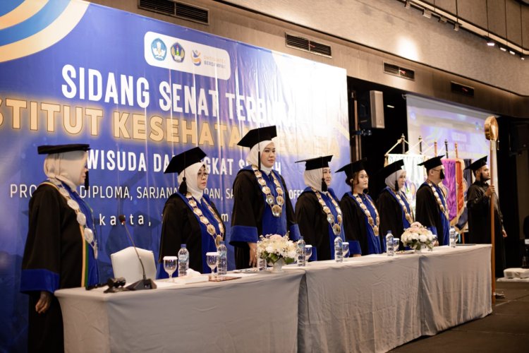 Angkat Sumpah dan Wisuda Institut Kesehatan Hermina Tahun Akademik 2024/2025