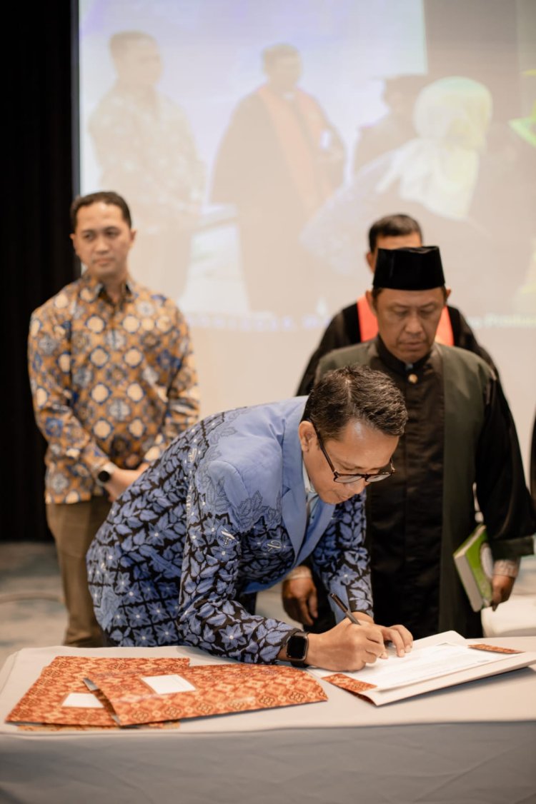 Angkat Sumpah dan Wisuda Institut Kesehatan Hermina Tahun Akademik 2024/2025