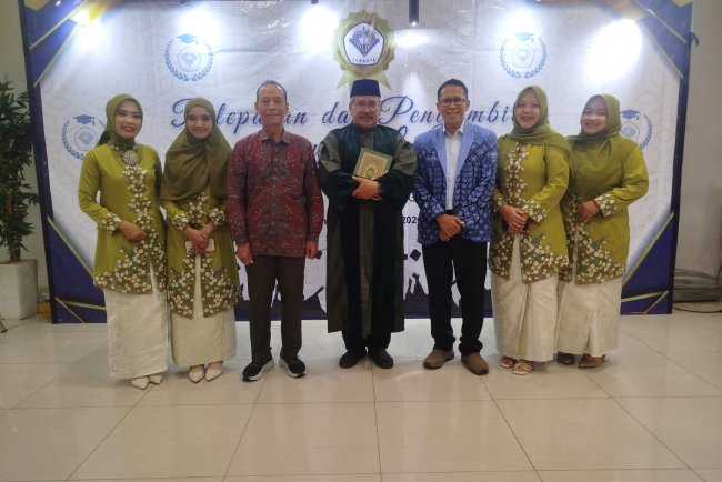 Pelantikan dan Pengambilan Sumpah Lulusan Kompetensi Keahlian Farmasi Klinis dan Komunitas SMK 3 Perguruan CIKINI