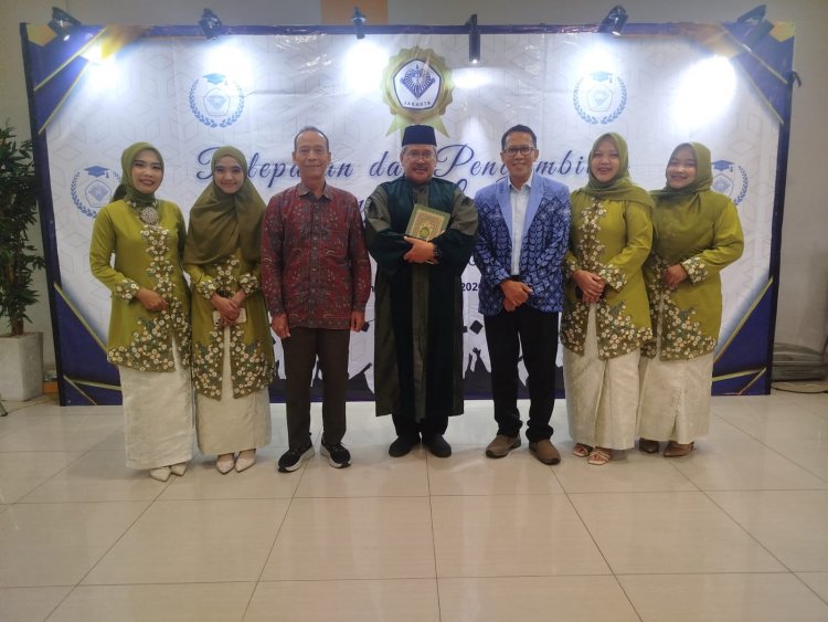 Pelantikan dan Pengambilan Sumpah Lulusan Kompetensi Keahlian Farmasi Klinis dan Komunitas SMK 3 Perguruan CIKINI